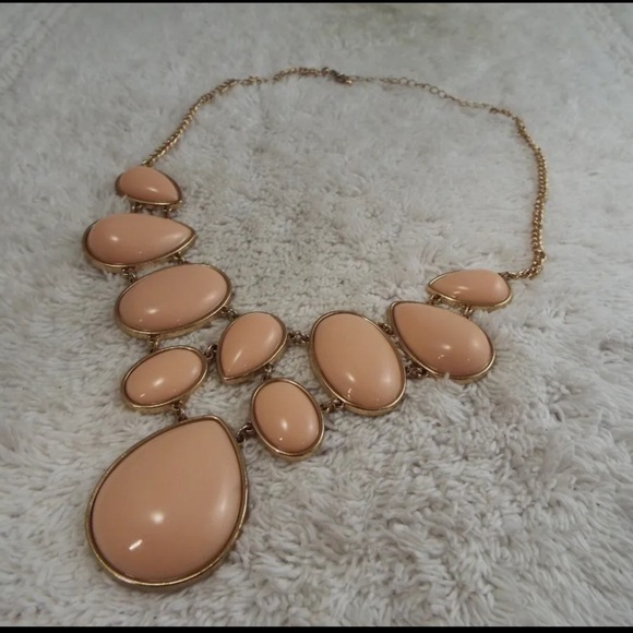 Pink and gold tone bead scoop necklace costume jewelery - Picture 2 of 8